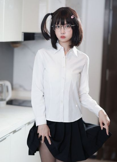 女生张开腿