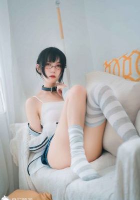 厨房娇妻被朋友胯下挺进