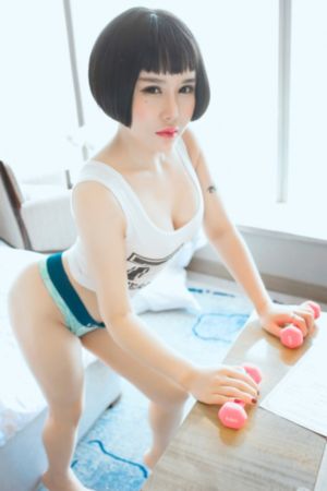 娇小亚洲人被黑人