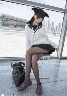 大象席地而坐