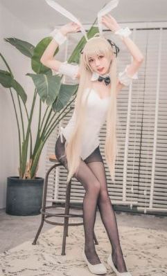 《漂亮的女邻居3》在线观看